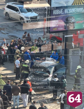 Полицейские ищут свидетелей ДТП в центре Саратова 