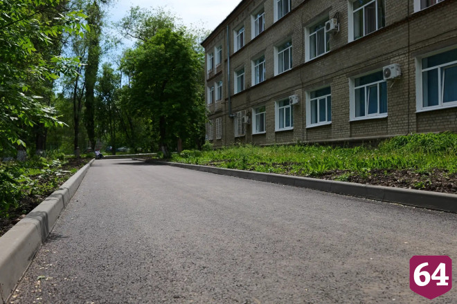 В Саратовской области отремонтировали территории 10 медучреждений