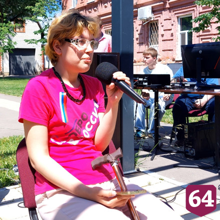 Саратовцы в парке пели под гитару и читали стихи о России