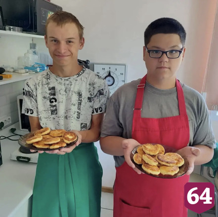 Саратовских подростков на мастер-классе научили готовить сырники